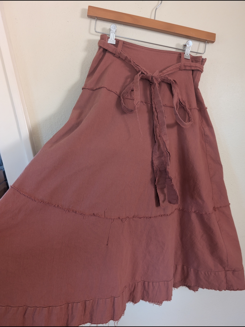 Women's Rust Tiered Midi Skirt with Tie Waist S